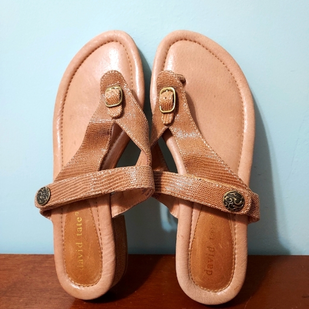 DAVID TATE Leather Flip Flop Sandals - size 8.5WW